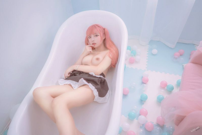 一只云燒緋紅女仆