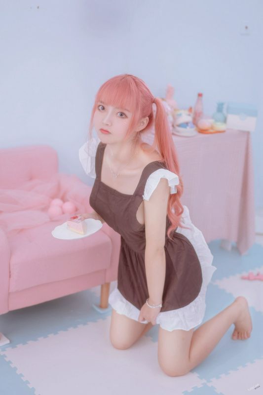 一只云燒緋紅女仆