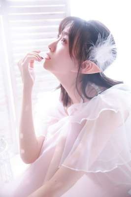 白紗裙美女白嫩性感誘人寫真圖片