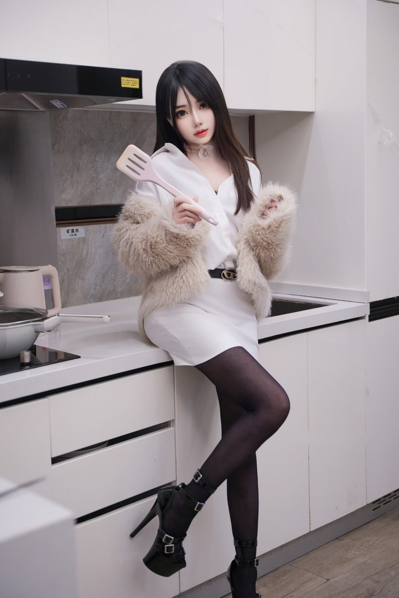 秀人網黑絲美足林月月--性感廚房料理