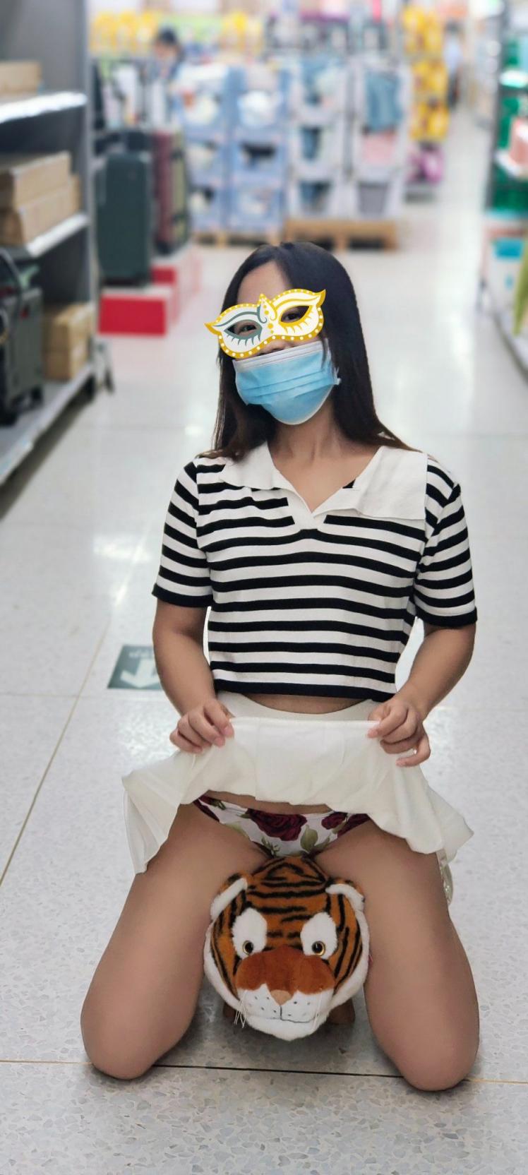 愛(ài)露出的人妻